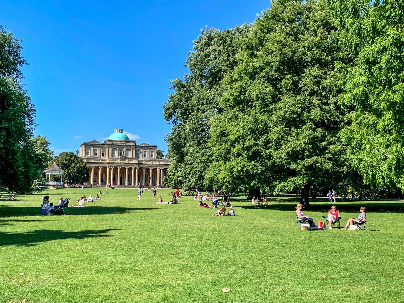 Best picnic spots in Cheltenham - Pittville Park